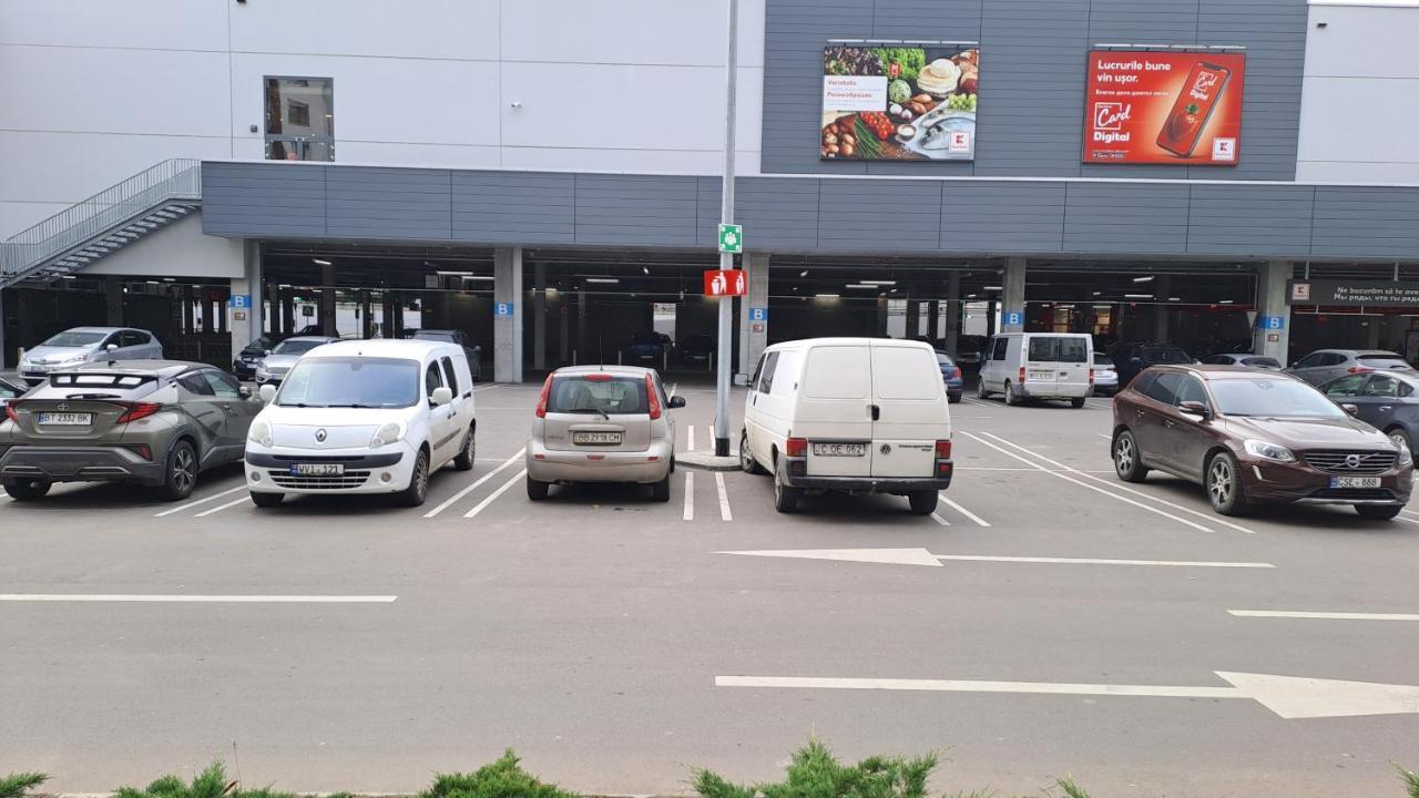 Airport 24&24 Car Parking Apartment Chisinau Exterior photo